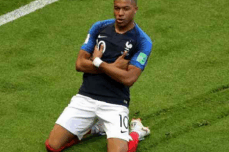 pemain-dengan-selebrasi-paling-lucu-di-lapangan