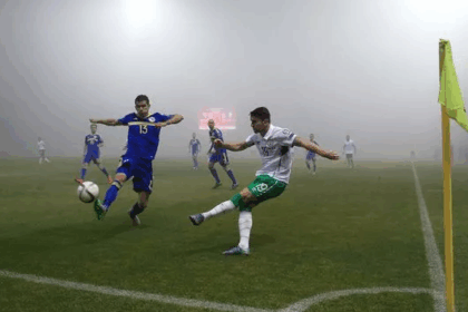 ketika-cuaca-ekstrem-ganggu-pertandingan-bola