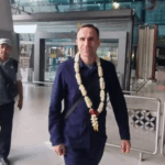 timur-kapadze-lakukan-salat-jumat-di-masjid-istiqlal