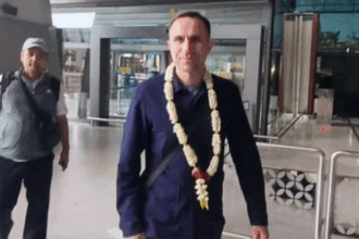 timur-kapadze-lakukan-salat-jumat-di-masjid-istiqlal