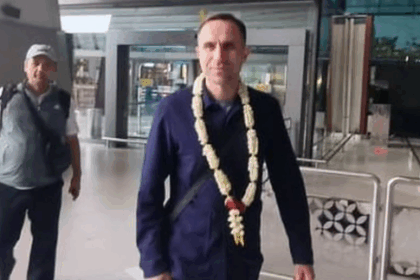 timur-kapadze-lakukan-salat-jumat-di-masjid-istiqlal