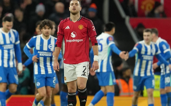 MU Diminta Untuk Tidak Menjual Bek Kesayangan Mourinho